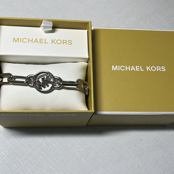 NEW Michael Kors link bracelet. Silver tone. Adjustable two sizes. - Picture 12 of 13